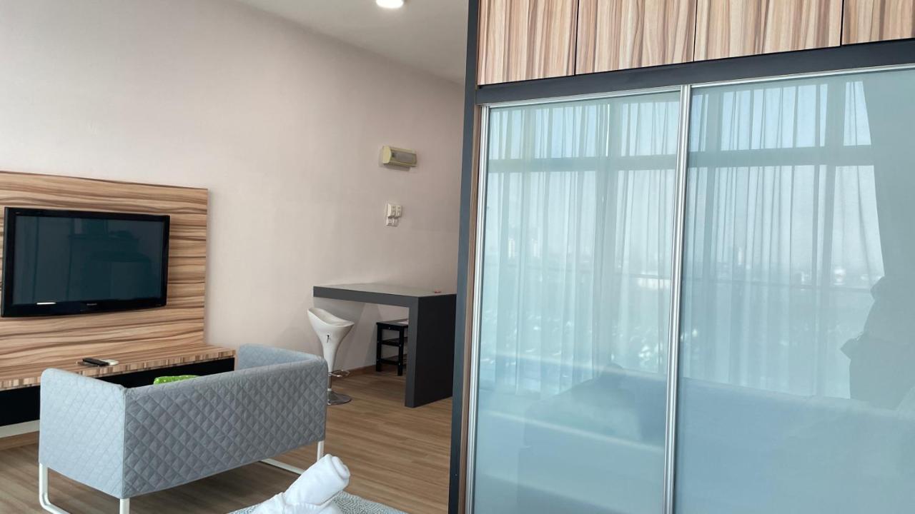 Palazio Serviced In Mount Austin Near Aeon Ikea Toppen Hsi Pangsapuri