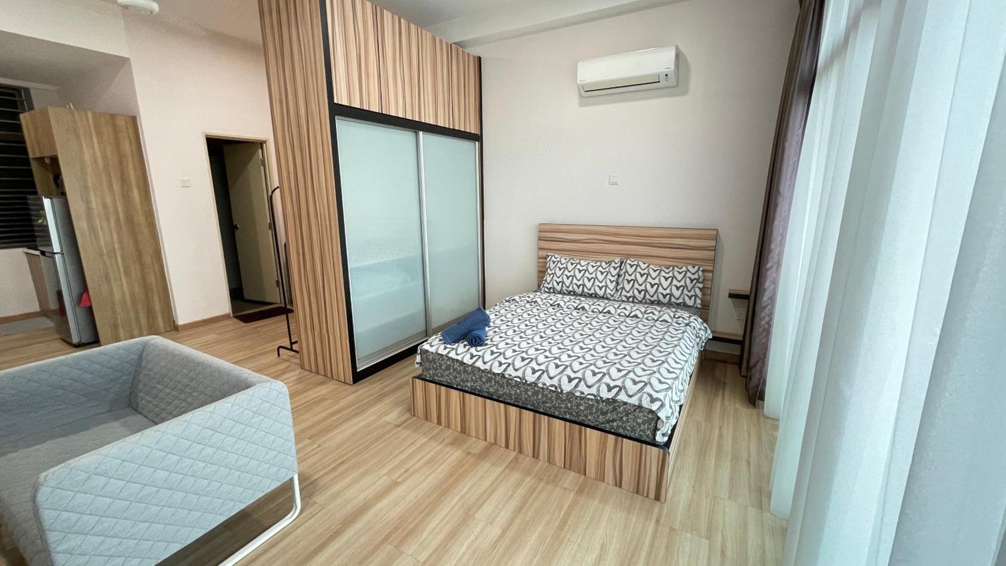 Palazio Serviced In Mount Austin Near Aeon Ikea Toppen Hsi Pangsapuri
