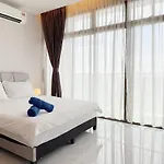 Palazio Serviced Apartment In Mount Austin Near Aeon Ikea Toppen Hsi